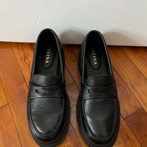 Women’s 6 Portland Leather loafer